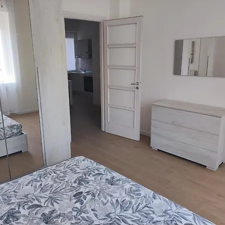 Center, Between Piazza Alfieri And Piazza Palio דירה *